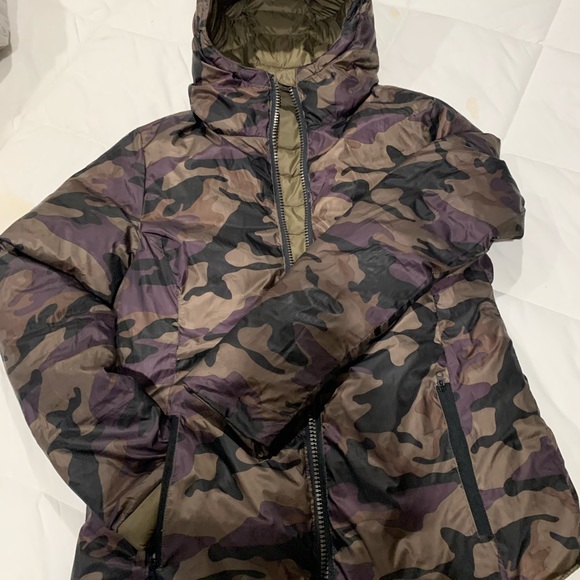 EUC reversible light weight down filled jacket. - Picture 2 of 11